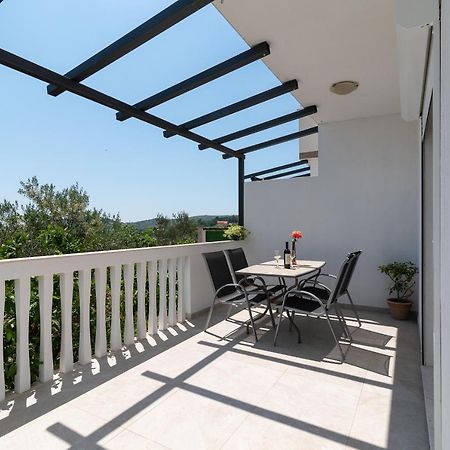 Apartments Dobrila Kaštel Novi Kültér fotó