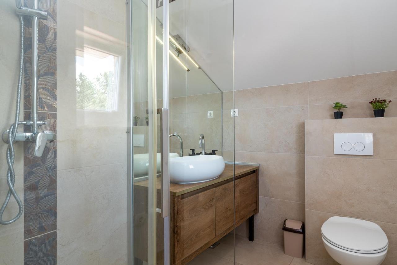 Apartments Dobrila Kaštel Novi Kültér fotó