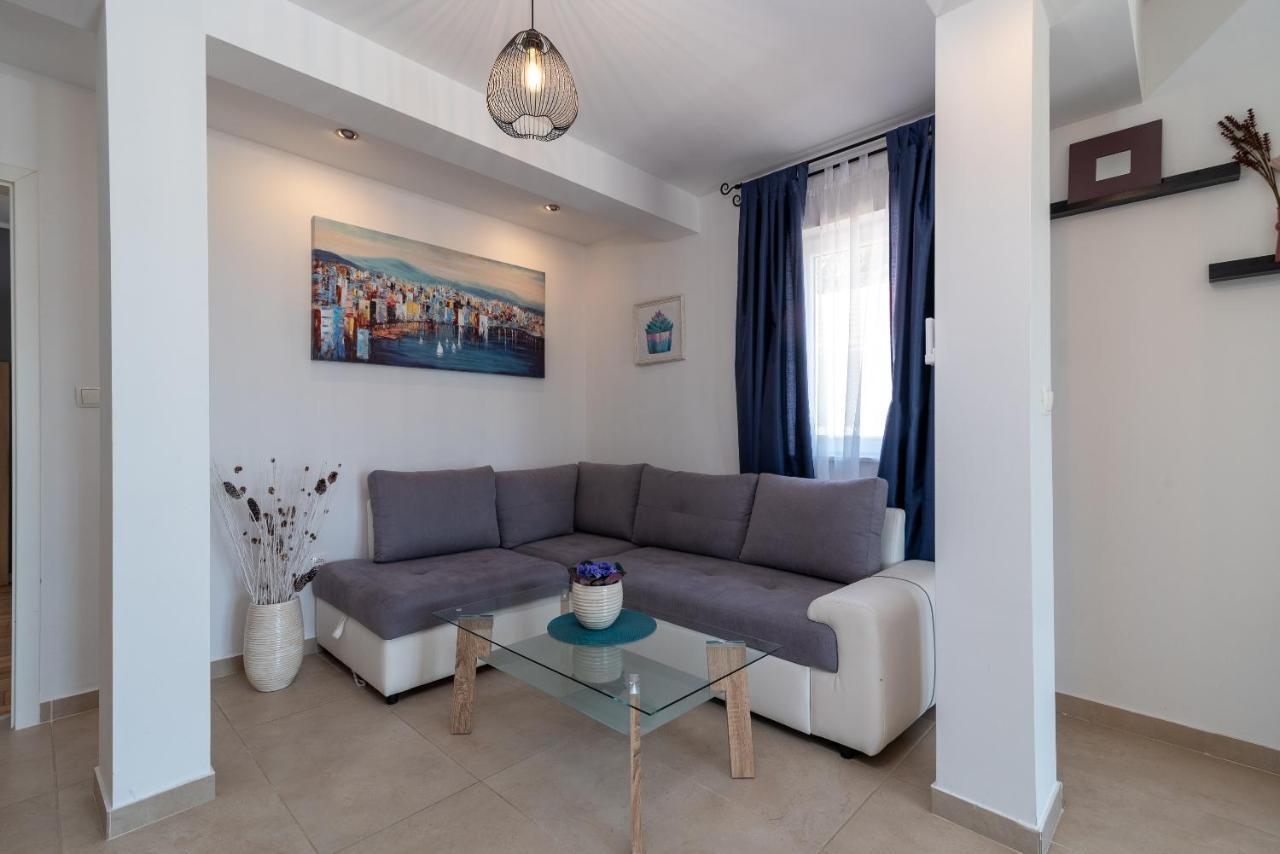 Apartments Dobrila Kaštel Novi Kültér fotó