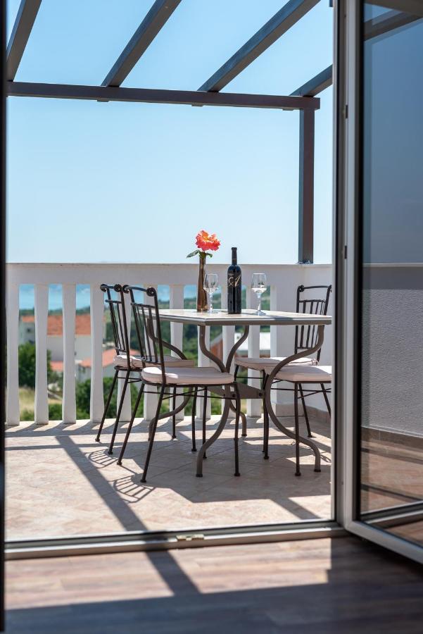 Apartments Dobrila Kaštel Novi Kültér fotó