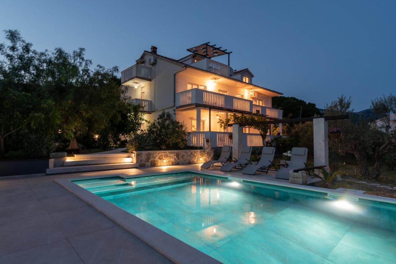 Apartments Dobrila Kaštel Novi Kültér fotó
