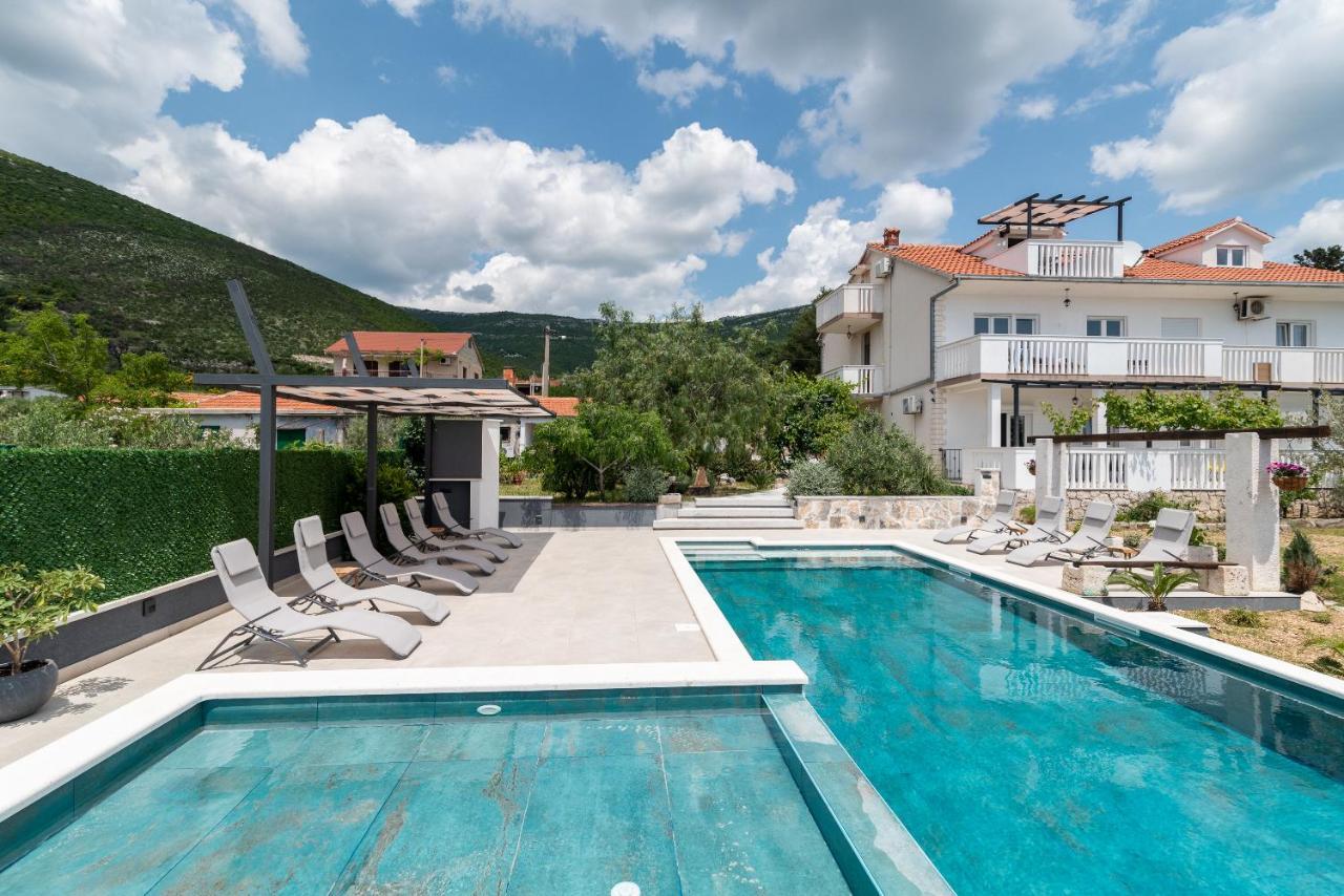 Apartments Dobrila Kaštel Novi Kültér fotó