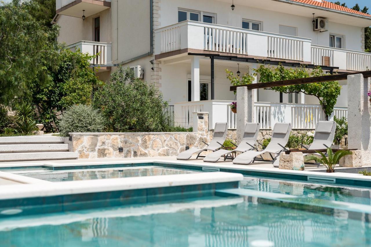 Apartments Dobrila Kaštel Novi Kültér fotó