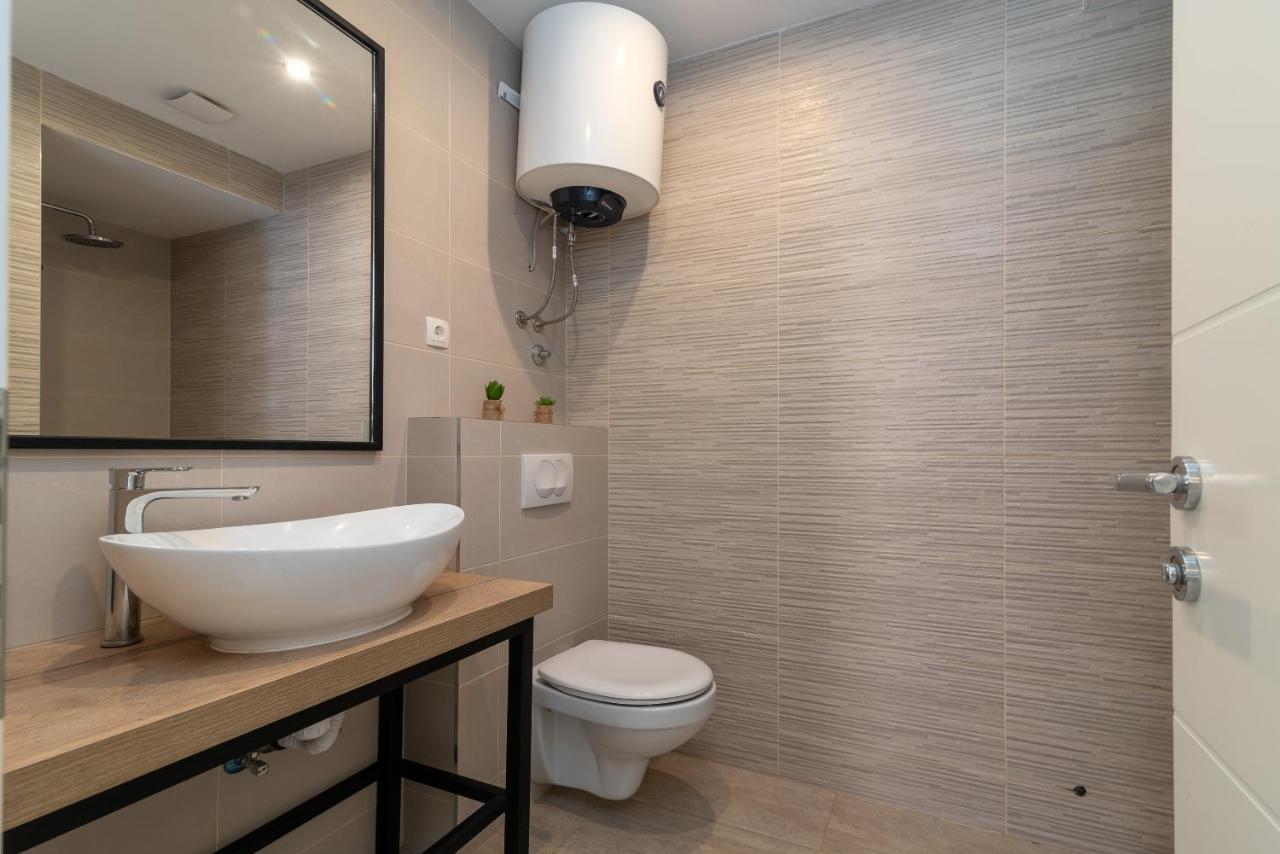 Apartments Dobrila Kaštel Novi Kültér fotó