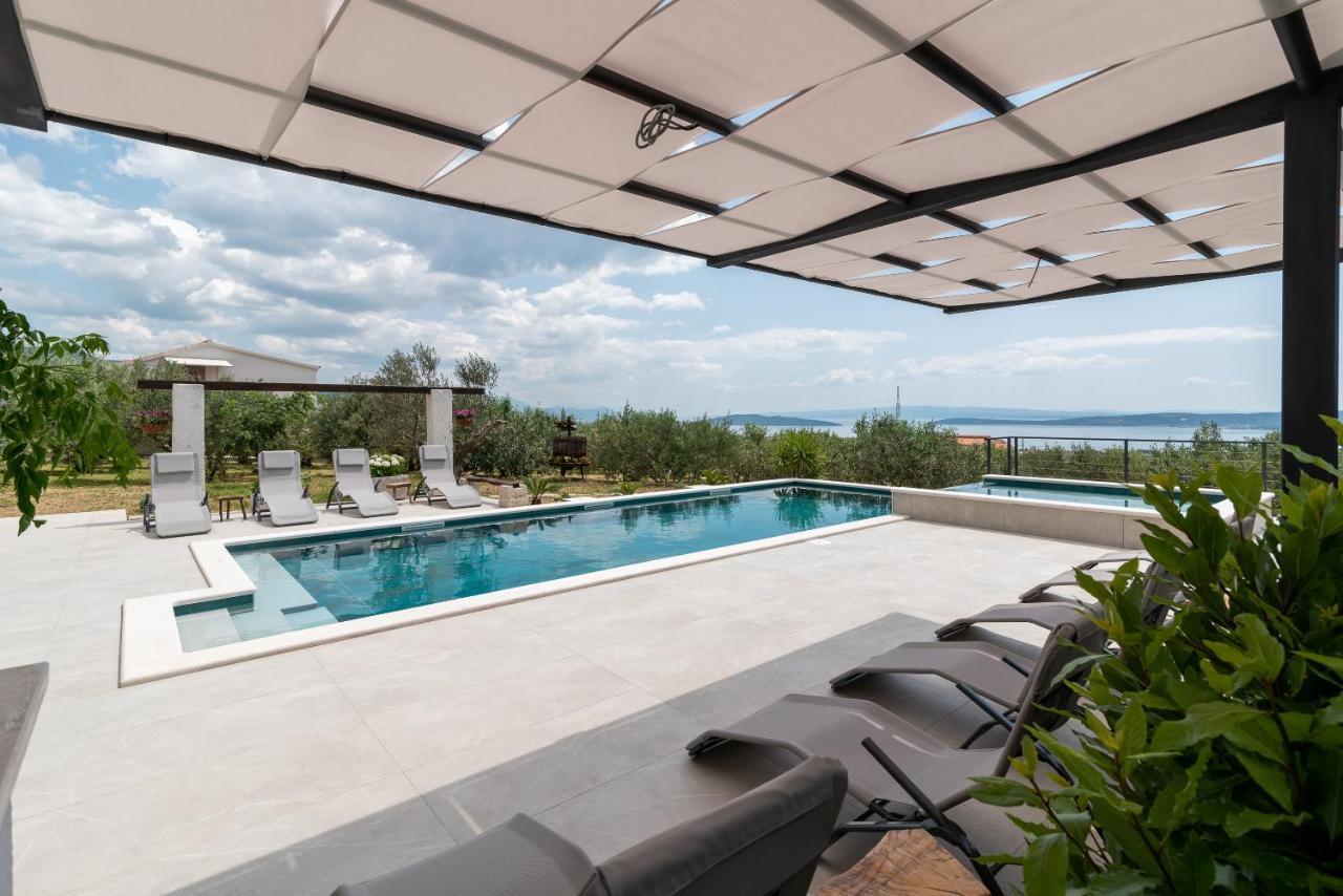 Apartments Dobrila Kaštel Novi Kültér fotó